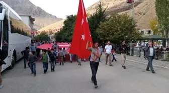 Bahçesaray'da sporculardan Mehmetçiğe asker selamı