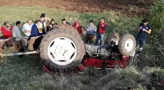 Devrilen traktörün altında kalan çiftçi öldü