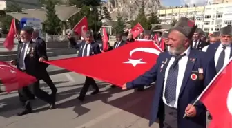 Gazilerden Mehmetçik'e Türk bayraklı asker selamlı destek