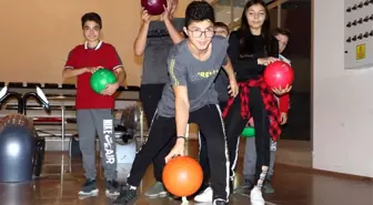 (Özel haber) Hayalleri gerçek oldu, hayatlarında ilk defa bowling oynadılar