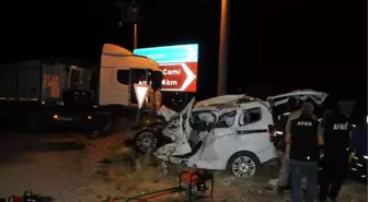 Tunceli'de, TIR ile çarpışan hafif ticari araçtaki 4 kişi öldü