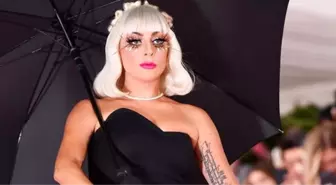 Dünyaca ünlü şarkıcı Lady Gaga'dan çırılçıplak küvet pozu