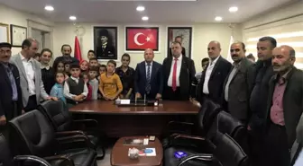 İş adamı Karahanlı'dan şehit çocuklarına kırtasiye yardımı