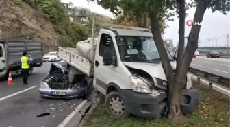 Samsun'da otomobil kamyonetin altına girdi: 2 yaralı