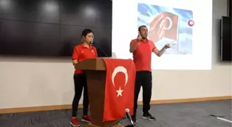 Altındağlı gençlerden milli sporculara moral