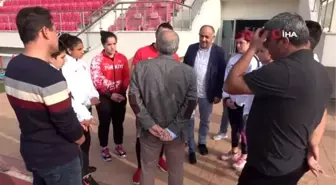 Dünya ikincisi özel sporcu Fatma'ya sürpriz doğum günü