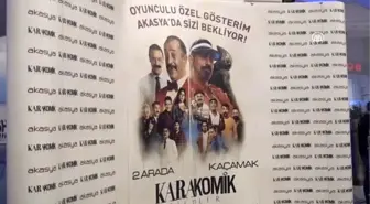 'Karakomik Filmler'in oyuncu ekibi seyirciyle buluştu