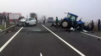 Traktörle çarpışan otomobilin sürücüsü emniyet kemerini arkadan takmış