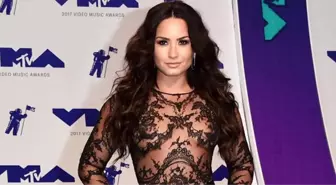 Yıldız şarkıcı Demi Lovato'nun internete çıplak fotoğrafları sızdırıldı