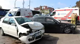 Üsküdar'daki hatalı dönüş nedeniyle meydana gelen kaza kamerada