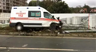 Ambulans ile kamyonet çarpıştı: 4 yaralı