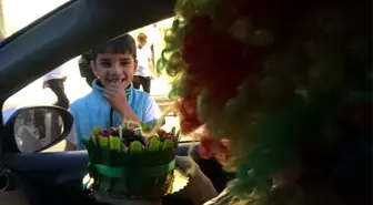 Cam silerken karşılarına çıkan çocuğa unutulmaz bir an yaşattılar