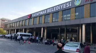 Diyarbakır'da HDP'li belediyelere terör operasyonu