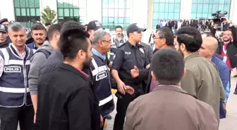 Emine Bulut cinayeti duruşması sonrası iki grup kadın arasında tartışma