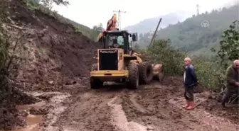Giresun'daki şiddetli yağış - Yol açma çalışmaları