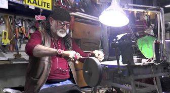 Mini bıçakların ustası 'Şirin Baba'nın Guinness hayali