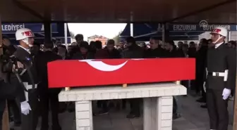 Şehit asker son yolculuğuna uğurlandı