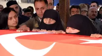 Şehit askeri, Erzurum'da 20 bin kişi son yolculuğuna uğurladı