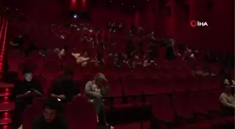 Cem Yılmaz'dan 'Karakomik Filmler' eleştirilerine yanıt...'Ne zaman bir filmimiz çıksa bizi çok...