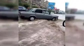 Kahire'de şiddetli yağışlar nedeniyle havalimanını su bastı