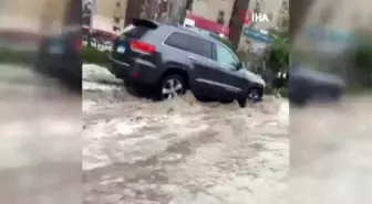 Şiddetli yağışlar nedeniyle havalimanını su bastı