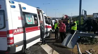 Devrilen kamyonetin üzerinde ambulans bekledi