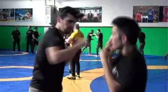 Kadınlar şiddetten korunmak için Krawmaga öğreniyor