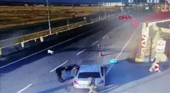 Ağrı otomobilde kaçak sigaralarla yakalanan 2 kişi, polis çıktı -