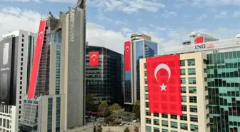 Dev Türk bayrakları ile giydirilen gökdelenler havadan görüntülendi