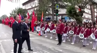 29 Ekim töreninde kaymakam konuşurken yere yığıldı