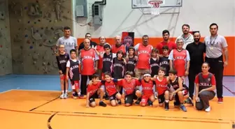 Darülaceze sakinleri, geleceğin basketbolcuları ile buluştu