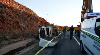 Kayseri'de devrilen kamyonun sürücüsü öldü