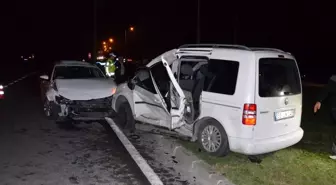 Samsun'da hafif ticari araç ile otomobil çarpıştı: 5 yaralı