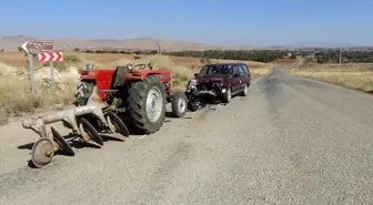 Beyşehir'de traktörle otomobil çarpıştı: 2 yaralı