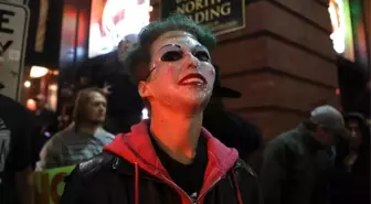 Küresel protestolardaki yeni akım 'Joker' makyajı dünyayı kurtarır mı?