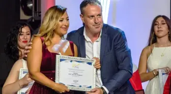 Serap Yenici, İspanya'dan 'Tenerife'nin Sesi' ödülünü alarak döndü