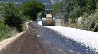 Mersin'in kırsal bölgelerindeki asfalt çalışmaları sürüyor