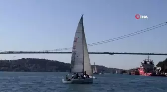 Yelkenliler, İstanbul Boğazı'nda kıyasıya yarıştı