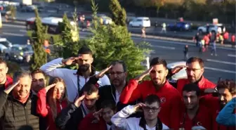 Bakan Kasapoğlu, 15 Temmuz Şehitleri Anıtı'nı ziyaret etti