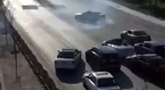 Trafik magandaları yolu kapatıp drift attılar