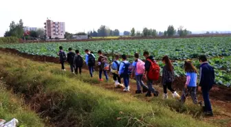 Ayaklarında poşetle okula gidiyorlar