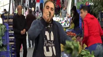 Pazarcılar çıkan haberlere çiğ ıspanak yiyerek tepki gösterdi