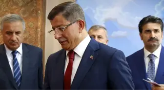 Yeni parti kuracak Ahmet Davutoğlu'nun kurucular kurulu belli oldu! Listede ilginç isimler var