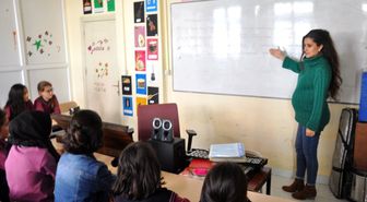 Karnı burnunda müzik öğretmeni katıldığı ses yarışmasında ilgi odağı oldu
