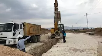 Yapımı süren millet caddesinde altyapı çalışması