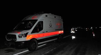 Ambulans domuza, arkasındaki otomobil de ambulansa çarptı: 3 yaralı