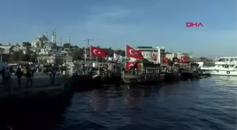 Eminönü'nde balık-ekmek teknesi çalışanlarından mahkeme kararına tepki