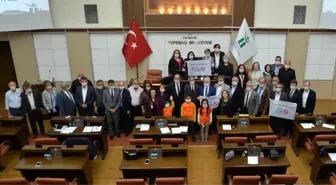 Meclis toplantısını lösemiye dikkat çekmek için maske takarak yaptılar