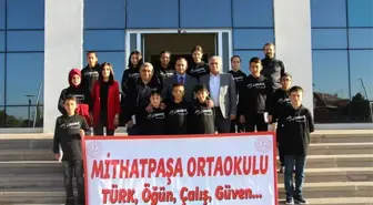 Mezun olduğu ortaokulun öğrencilerine görev yaptığı ilçeyi tanıttı