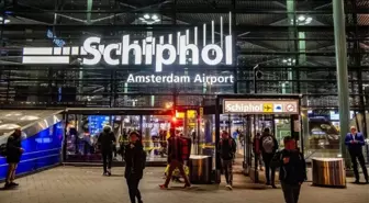 Pilot yanlışlıkla uçağın kaçırılma alarmını harekete geçirdi, Amsterdam'daki Schiphol Havaalanı...